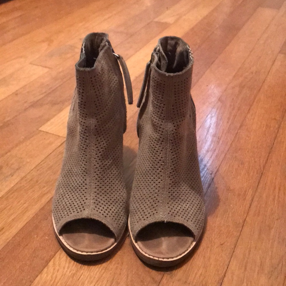 TOMS Majorca suede booties - size 7